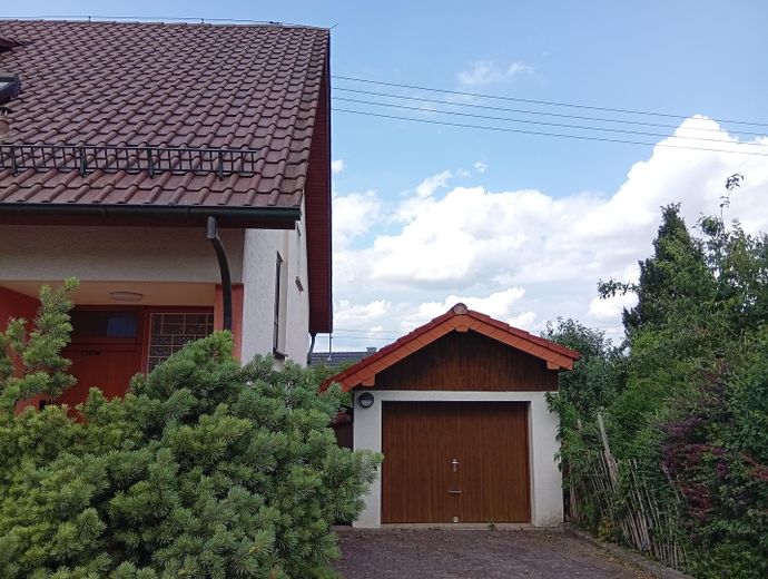 Charmantes Einfamilienhaus mit großem Garten in Osterburken – viel Platz für die ganze Familie – Foto 2