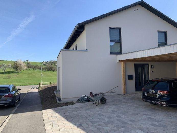 Ansicht Hof mit Blick ins Grün