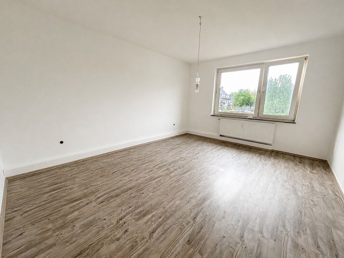 Luminoso appartamento di 2 locali con bagno illuminato dalla luce naturale in zona tranquilla di Oberhausen – Schlafzimmer