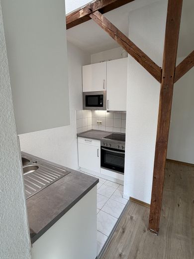 Appartement mansardé d’une pièce en situation centrale à vendre par un particulier – Küche