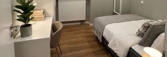 Première occupation, colocation de 4 personnes dans la Südstadt avec salle de séjour et balcon