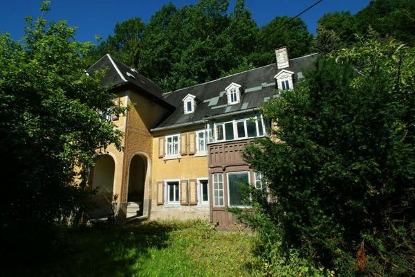 +Entwicklungspotenzial - stark sanierungsbedürftiges Einfamilienhaus mit wunderbarem Waldzugang+