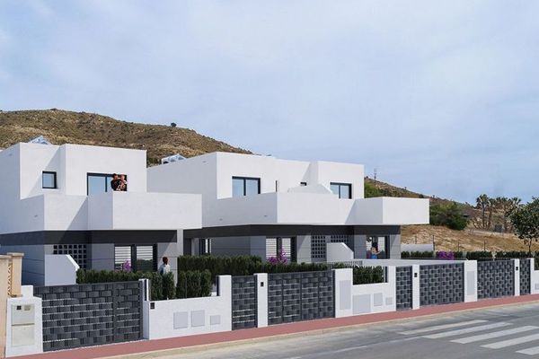 Moderne Villen mit 3 Schlafzimmern, 3 Bädern und Gemeinschaftspool in wunderschöner Umgebung