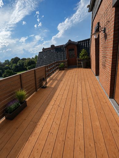 115 m² im Zweifamilienhaus | 30 m² Süd-Dachterrasse – Dachterrasse fertig (KI Bild)