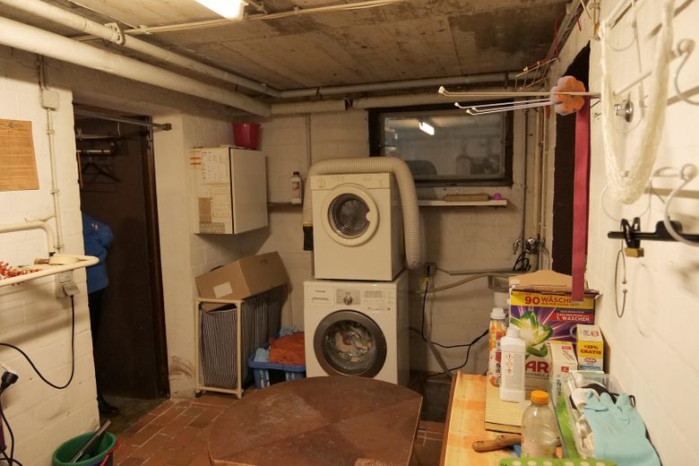 Einfamilienhaus mit Garten und Garage in Rudow, freiwerdend – Waschküche
