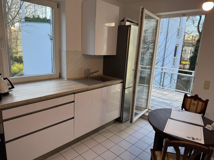 Apartamento en propiedad en Potsdam, Am Neuen Garten – Küche mit Balkonzugang