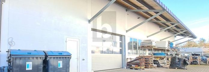 HALLE MIT 318 M² & FREIFLÄCHE MIT 300 M²