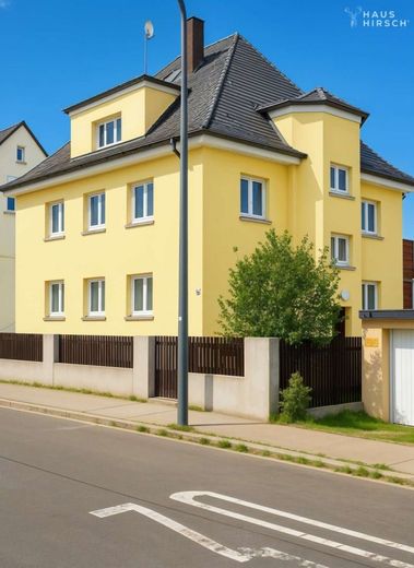 3 Familien Haus in zentraler Lage mit super Anbindung und stadtnahem Komfort! – Außen