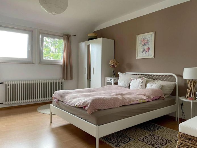 Schöne, helle 2-Zimmer-Wohnung in Dobel zu vermieten – Schlafzimmer