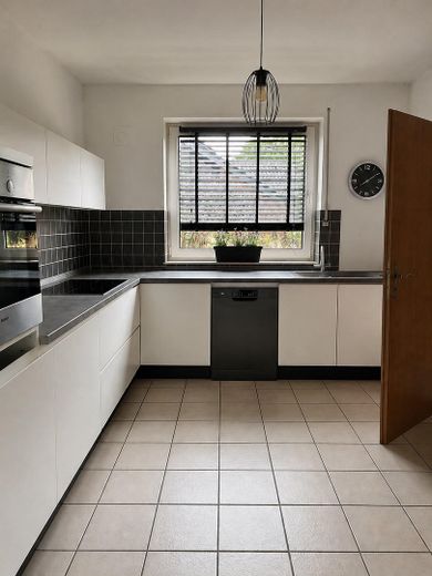 Freist EFH mit Garten und Garage in guter Lage – Küche
