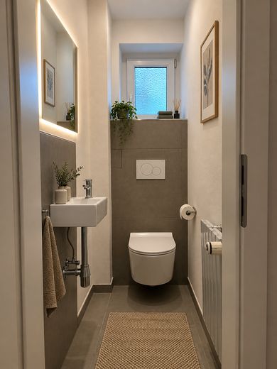 Frisch modernisierte 3-Zimmer-Wohnung mit Loggia – sofort bezugsfrei und Provisionsfrei – WC mit KI dekoriert