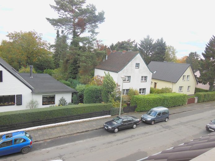 2. Etage Dachgeschoß, Hell und Ruhig – Blick zur Straße