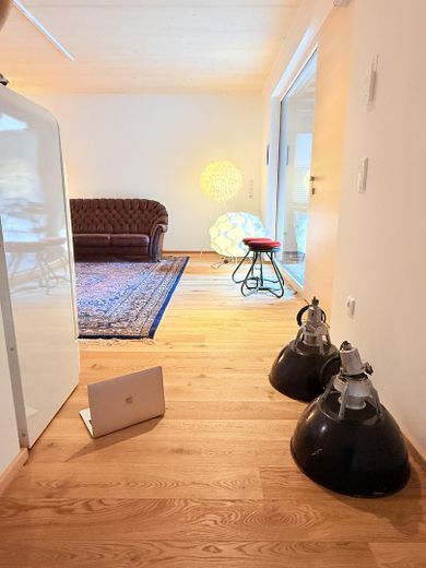 Büroraum 1 mit Eingang 