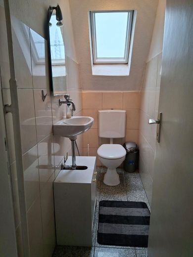 3 Familienhaus zu verkaufen – 1. OG
