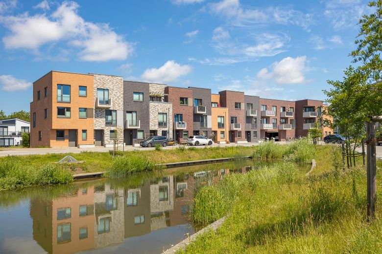 Hoogwaardig townhouse met dakterras en uitzicht op het water – Foto 2