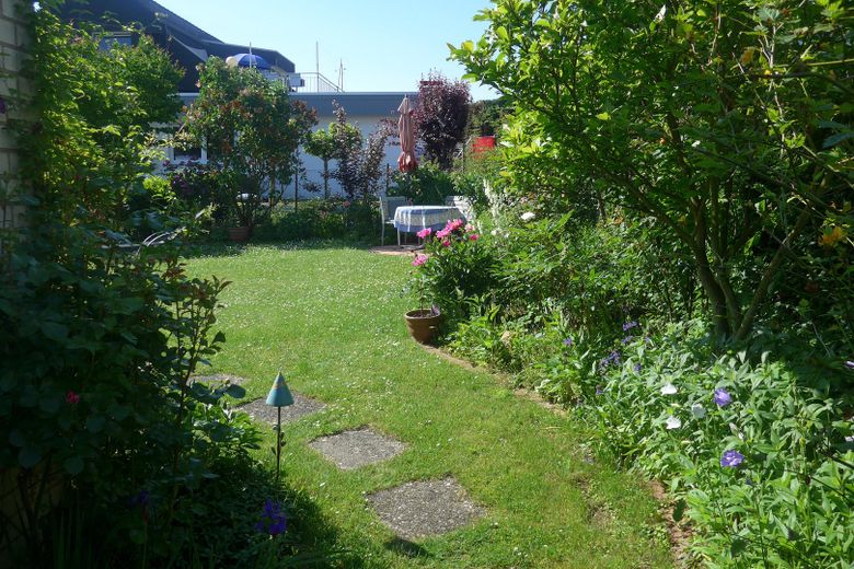 Maison d’architecte située sur un versant calme avec espace séparé pour bureau/cabinet (appartement indépendant) – Gartenimpression 1