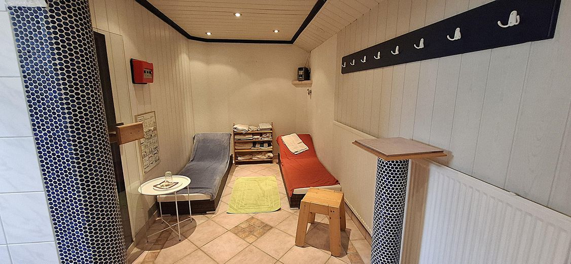 Zweifamilienhaus plus Appartement - Provisionsfrei – Relax Zone Sauna