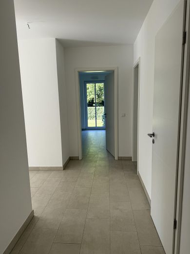 Nur 100 m vom Meer entfernt - Stilvolle 3 ZKB Wohnung mit Marken EBK u. TG Stellplatz – Flur