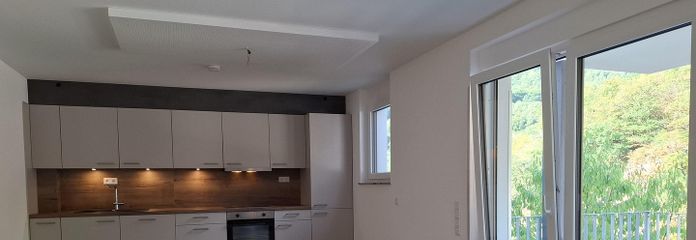 Ayrı girişli, ankastre mutfaklı ve geniş manzaralı balkonlu 3 odalı daire – Wohnküche