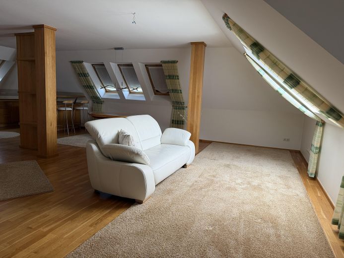 Lichtdurchflutete 2-Zimmer-Dachgeschosswohnung mit zusätzlichem Wohnbereich im Spitzboden – Foto 12
