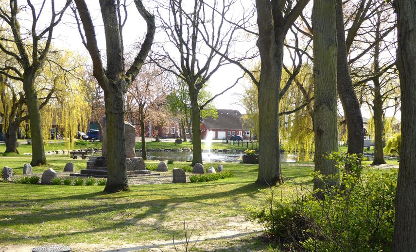 VON PRIVAT - STIL & CHARME stehen für dieses Raumwunder. Fotowoltaika, ogród, domek ogrodowy... – zauberhafter Dorfteich....