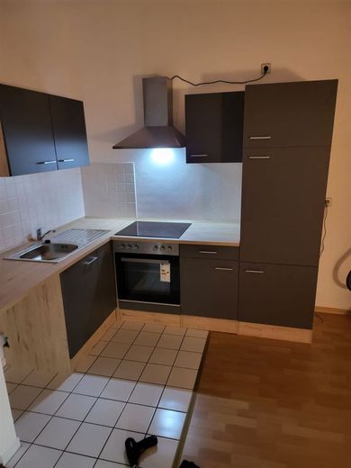 Große 1-Zi. mit Laminat, Wanne, Abstellraum &amp; Balkon in ruhiger Lage! EBK mgl. – Musterküche typengleich