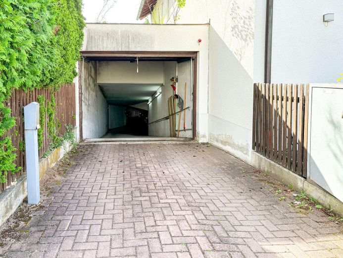 Tiefgarage Einfahrt