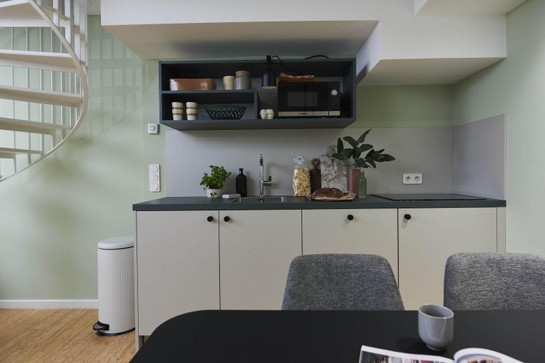 2-Zimmer Maisonette Apartment für 1250€ Warm – vollmöbliert mit Gym & Workspace – Foto 6