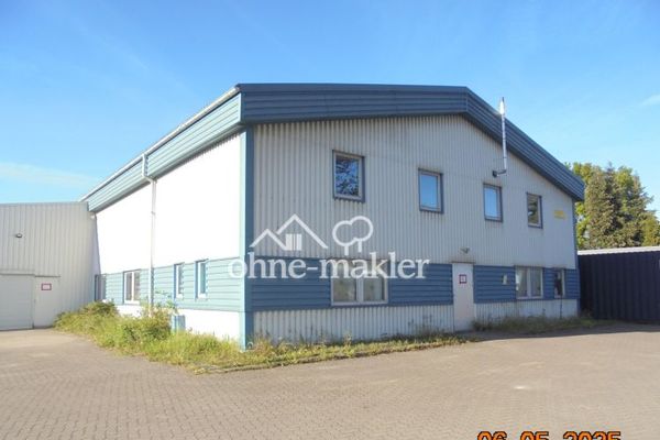 Halle im Gewerbegebiet