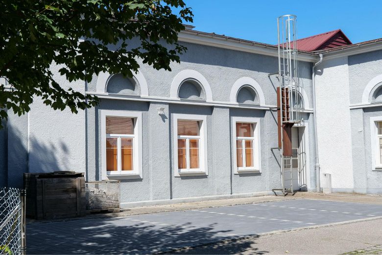 Robuste Industriehalle für Lager, Produktion, Gewerbe – Neue Parkplätze Südost