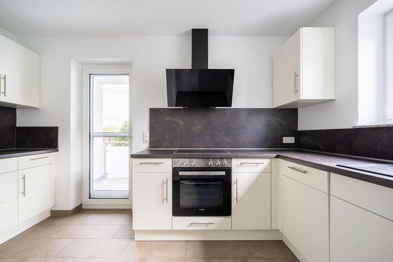* Ampio appartamento di 3,5 locali | 94 m² | cucina componibile e balcone * – Küche