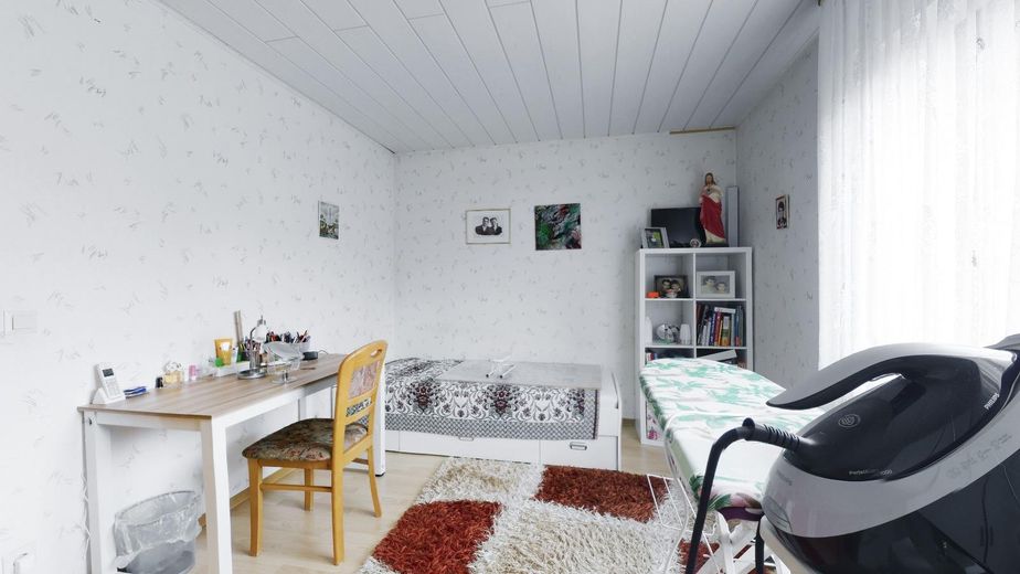 Groot een- tot tweegeneratiehuis met balkon, terras en garage – Kinderzimmer 1. OG