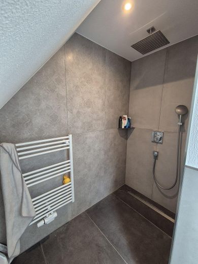 Partially renovated 6-room semi-detached house – Bad Wohnung OG