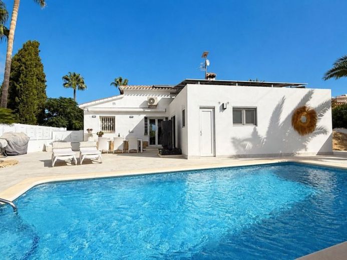 Modernisierte Villa mit Meerblick, 2 Schlafzimmern und Privatpool – Foto 1