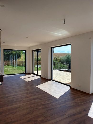 150  m², डीडोर्फ़ के बाहरी इलाके में उजला, शांत अपार्टमेंट – Wohnzimmer - S/W - EG