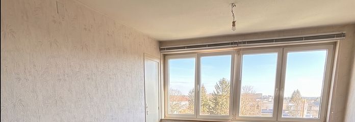 Bright, light-filled 3-room apartment in a very central location, plus a garage, for sale! – Wohnzimmer