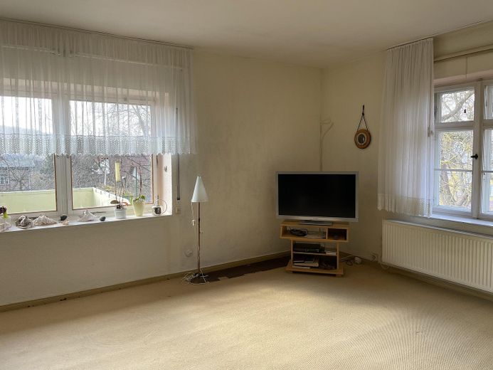Idyllische Villa/Mehrfamilienhaus in grünem Erholungsort (Harz) - mit Ausbau-/Investmentpotential – Wohnzimmer 2. OG Südwesten