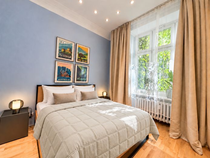 Gerenoveerd appartement met 2 kamers, zonder makelaarscourtage en vrij van gebruiksrechten – Schlafzimmer