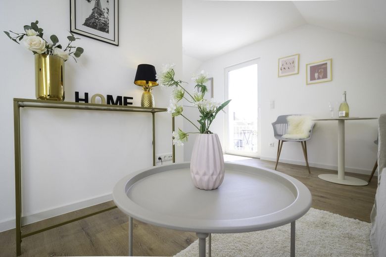 *Provisionsfrei**Neuwertig**Balkon**Klimaanlage**Dachgeschosswohnung 2. Obergeschoss Niederwerrn* – Wohnung zum Wohlfühlen