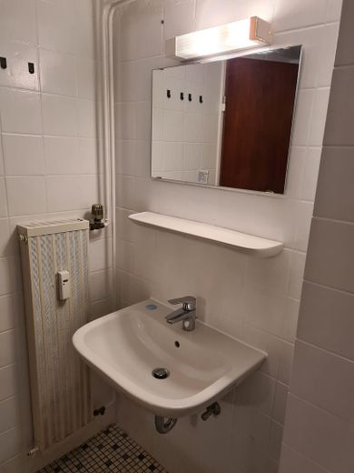 2-Zimmerwohnung im Souterrain sofort bezugsfertig – Bad