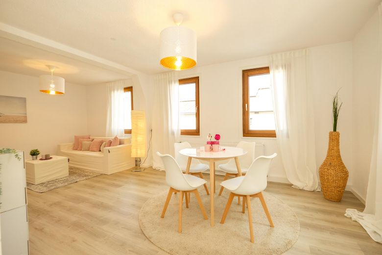 Wunderschönes Einfamilienhaus mit Anliegerwohnung  -  Provisionsfrei! – Wohnzimmer (OG | ursprüngl.)