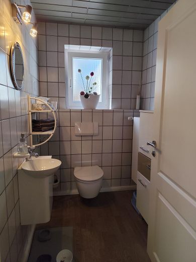 Gäste-WC mit Fenster