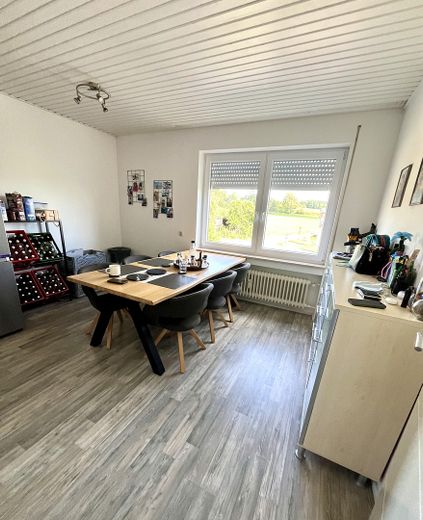 Appartement calme, lumineux et moderne de 3 à 4 pièces, avec cuisine et salle de bains, près de Dinkelscherben, avec jardin, garage, etc. – Photo 4