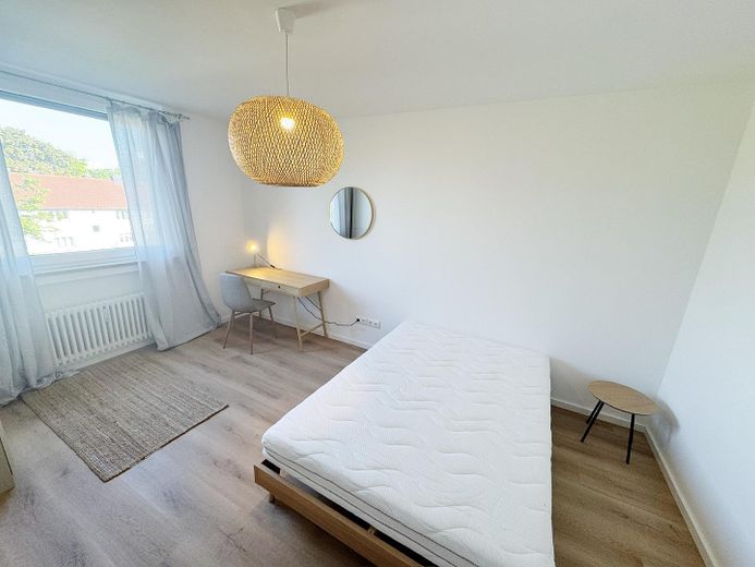 Helles WG Zimmer (saniert / vollmöbliert) – Zimmer 3