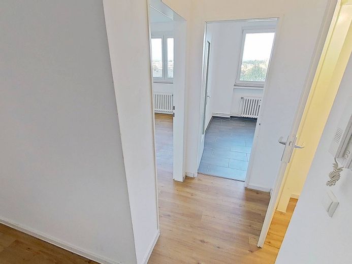 Lübeck-St. Jürgen'de BALKONLU ve harika manzaralı modern 3 odalı daire – Ansicht II: Flur