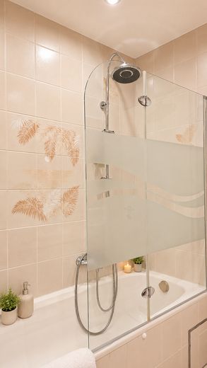 Helle 3-Zi.-DG-Wohnung + XXL-TG-Eckplatz, 2 Balkone, EBK, 95m² in Karlsfeld PROVISIONSFREI – Foto 11