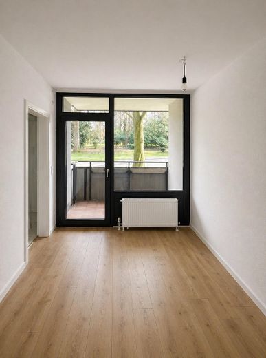 Première occupation après rénovation - appartement de 3 pièces au Schmölderpark – Diele / Essecke