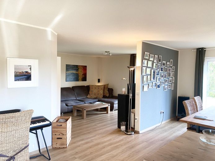 Blick von Küche zu Wohnz.