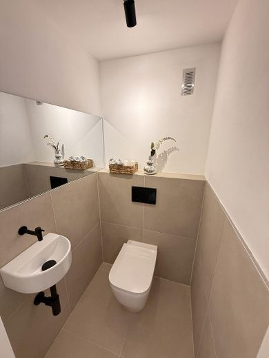 ERSTBEZUG - Vollständig sanierte 3-Zimmer-Wohnung mit Loggia und ca. 4 % Mietrendite in Nbg-Zabo – WC