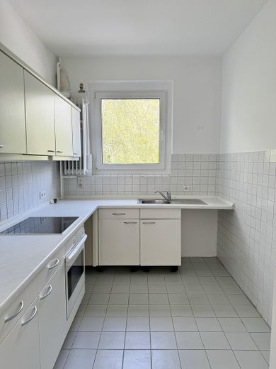 Helle 3-Zimmer-Wohnung mit Balkon in Westend – Küche